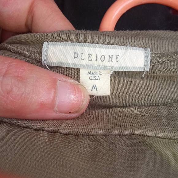 Pleione Tunic with Mesh v neck and lower back detail sz Medium - Picture 2 of 7